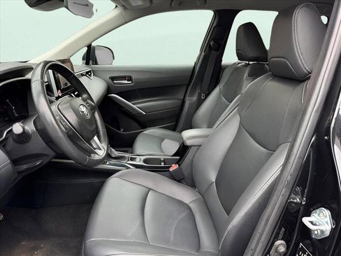 Used 2024 Toyota Corolla Cross XLE image 16