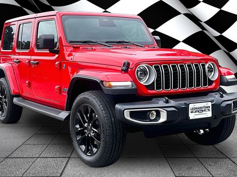 Used 2025 Jeep Wrangler Unlimited Sahara AWD/4WD image 11