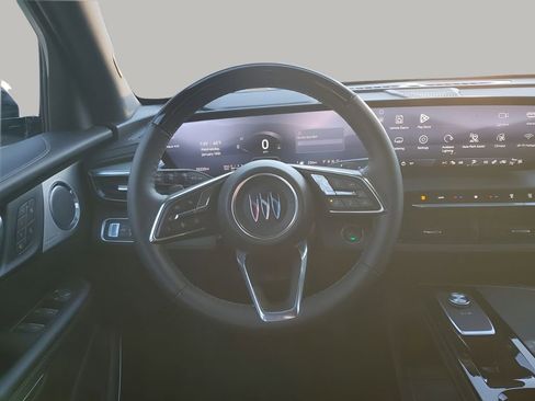 Used 2025 Buick Enclave Avenir w/ Super Cruise Package image 24