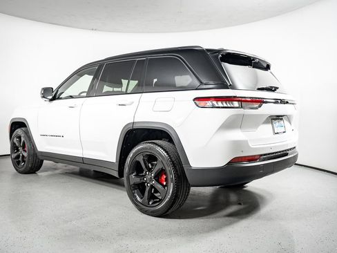 Used 2025 Jeep Grand Cherokee Limited w/ Luxury Tech Group II RWD image 14