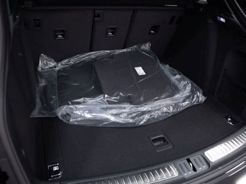 Certified 2026 Porsche Macan AWD/4WD image 38