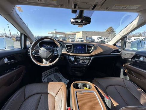 Used 2017 Chrysler Pacifica Limited image 14