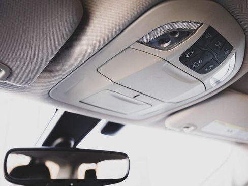 Used 2019 Chrysler Pacifica Touring-L image 18