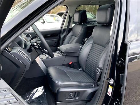 Used 2024 Land Rover Discovery S image 9