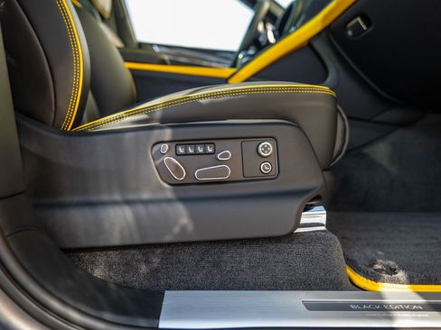 Used 2025 Bentley Bentayga S Black Edition image 24