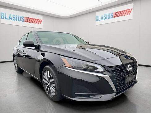 Used 2023 Nissan Altima 2.5 SV AWD/4WD image 1