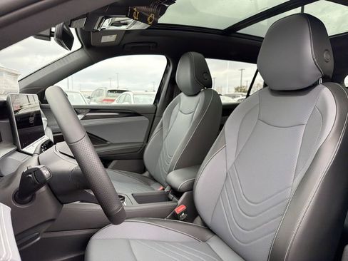 New 2026 Volkswagen Tiguan SE R-Line FWD image 12