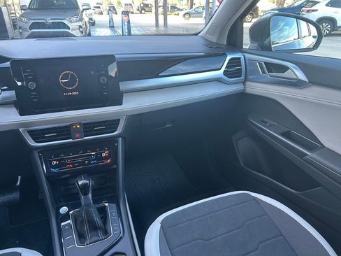 New 2026 Volkswagen Taos SE image 11