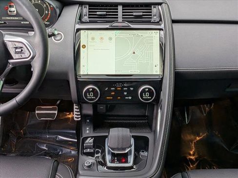 Certified 2024 Jaguar E-PACE R-Dynamic SE AWD/4WD image 15