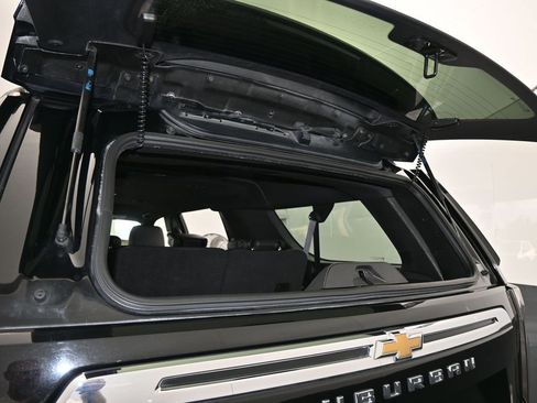 Used 2021 Chevrolet Suburban LT image 39