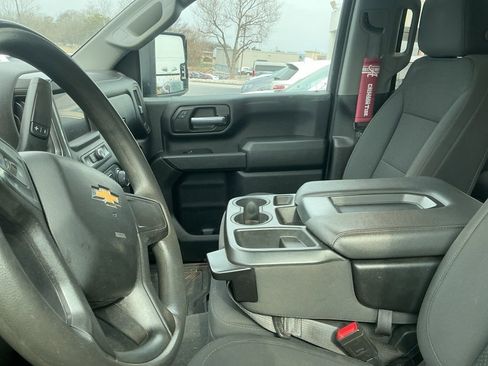 Used 2021 Chevrolet Silverado 2500 Custom w/ Custom Value Package image 7