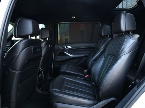 Used 2020 BMW X7 M50i w/ Dynamic Handling Package image 31