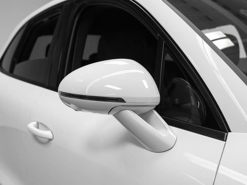 Certified 2026 Porsche Macan image 14