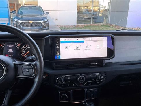 Used 2024 Jeep Gladiator Sport image 8