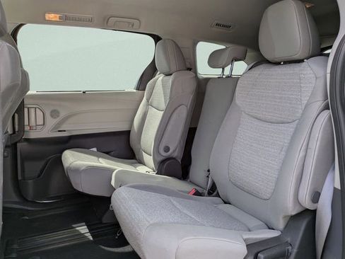 Used 2022 Toyota Sienna LE image 15