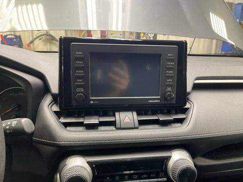 Certified 2021 Toyota RAV4 LE AWD/4WD image 18