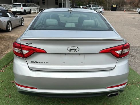 Used 2015 Hyundai Sonata SE w/ Option Group 09 FWD image 6