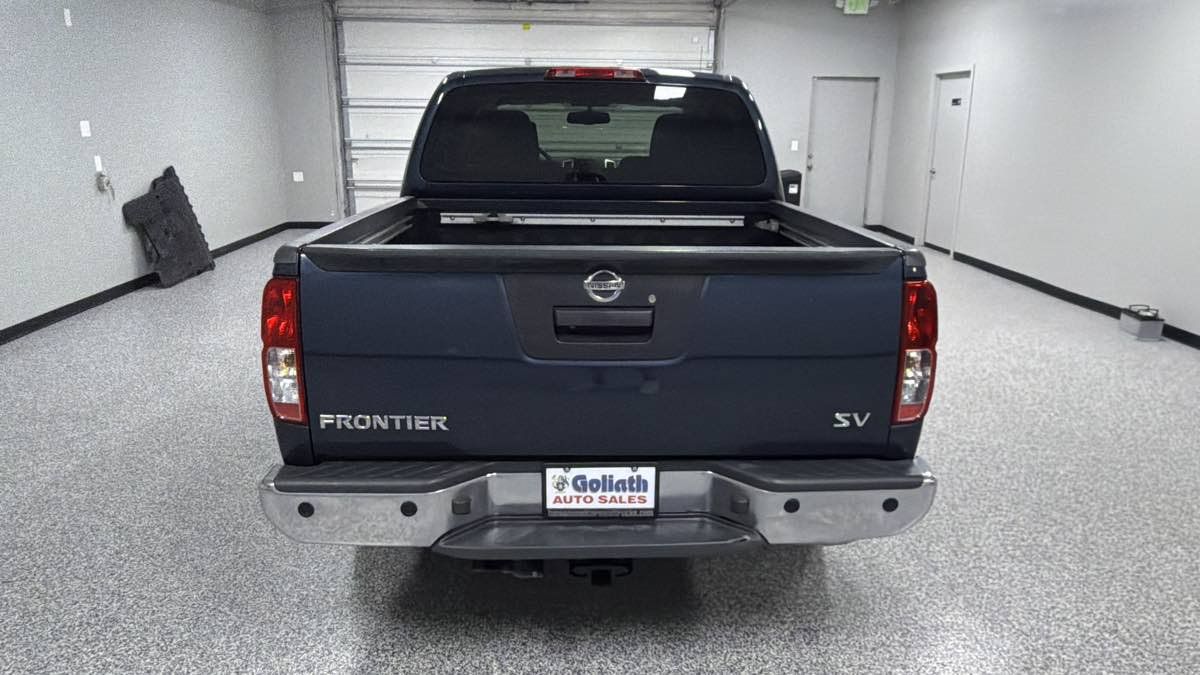 Used 2015 Nissan Frontier SV w/ SV Value Truck Package RWD image 4