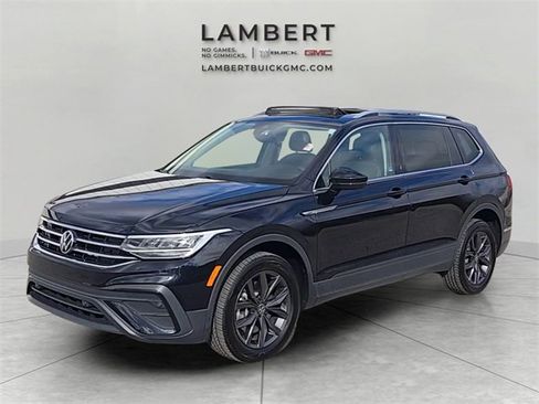 Used 2022 Volkswagen Tiguan SE image 1