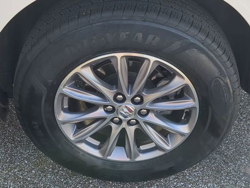 Used 2024 Buick Enclave Premium image 33