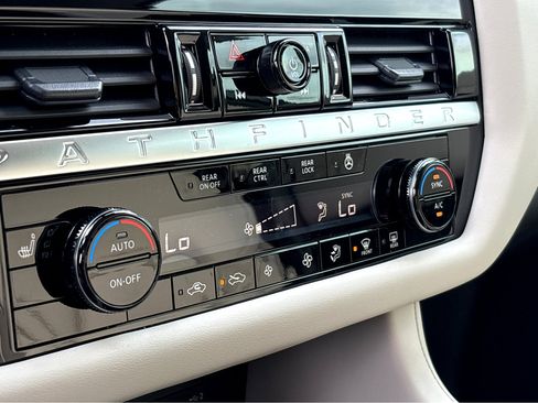 New 2026 Nissan Pathfinder SL image 9