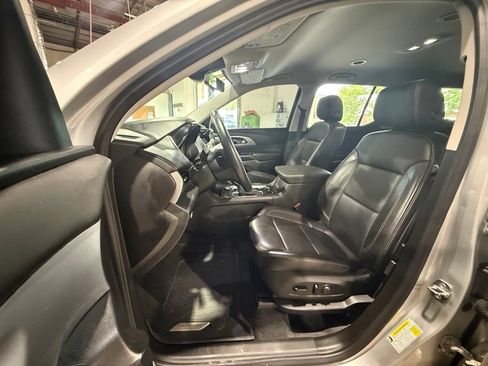 Used 2021 Chevrolet Traverse LT w/ LT Premium Package AWD/4WD image 13