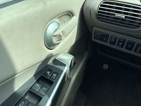 Used 2004 Nissan Quest SE w/ (SEA) Seat Pkg FWD image 22