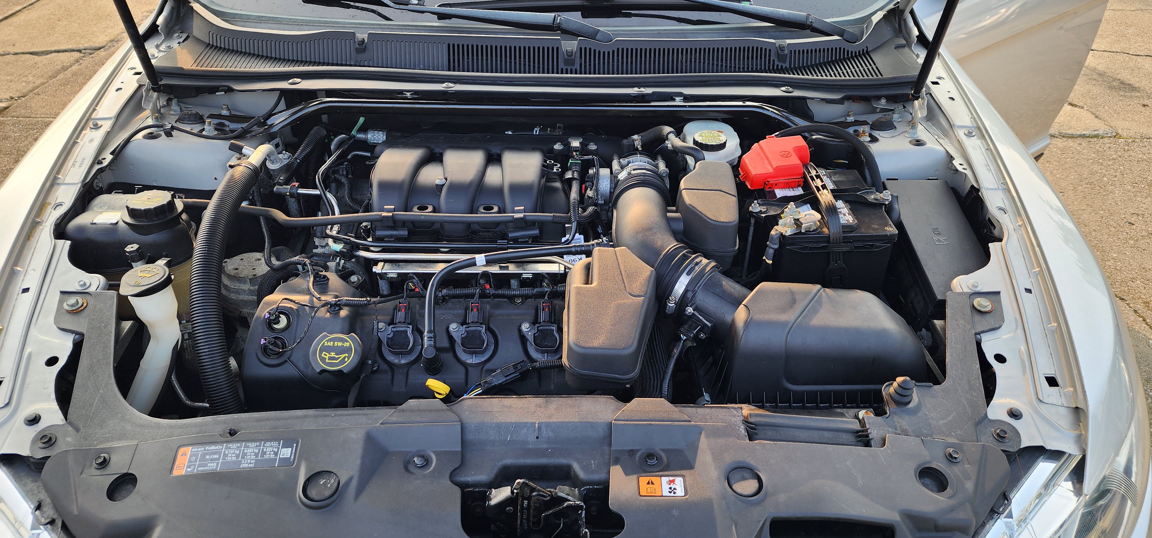 Used 2015 Ford Taurus SEL AWD/4WD image 16
