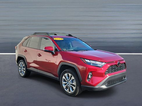 Used 2023 Toyota RAV4 XLE Premium image 2