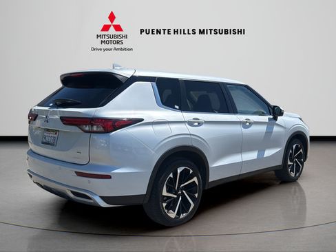 Used 2023 Mitsubishi Outlander SE FWD image 5