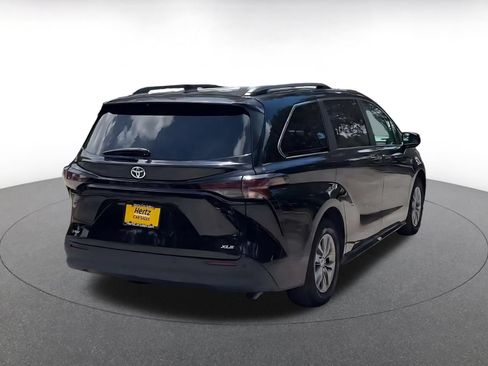Used 2025 Toyota Sienna XLE FWD image 13