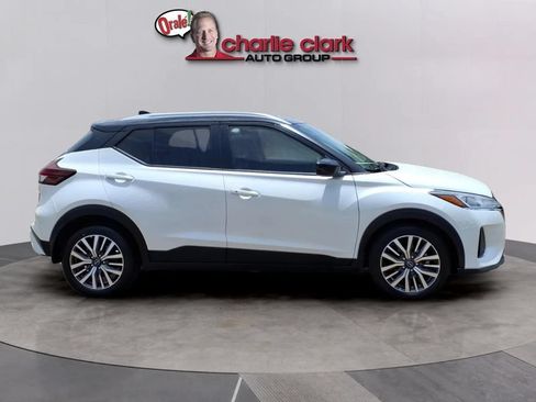 Used 2024 Nissan Kicks SV FWD image 6
