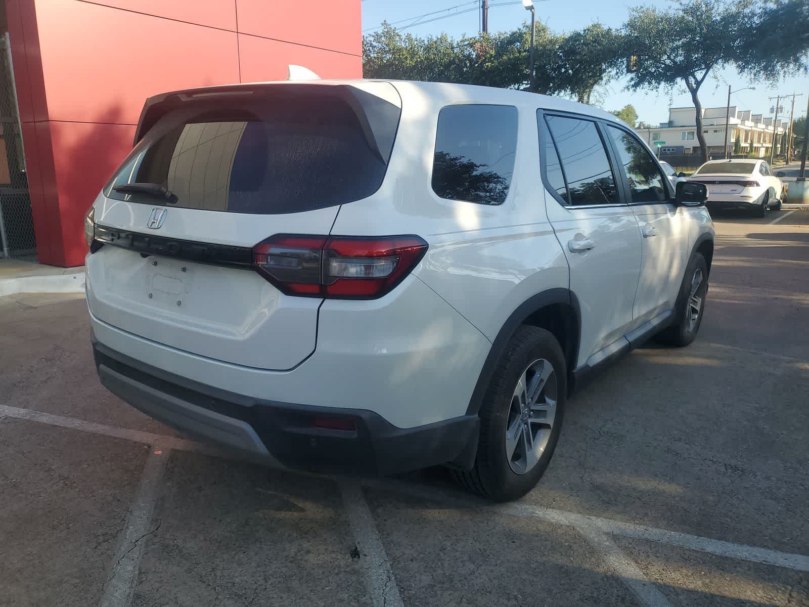 Used 2024 Honda Pilot EX-L image 6