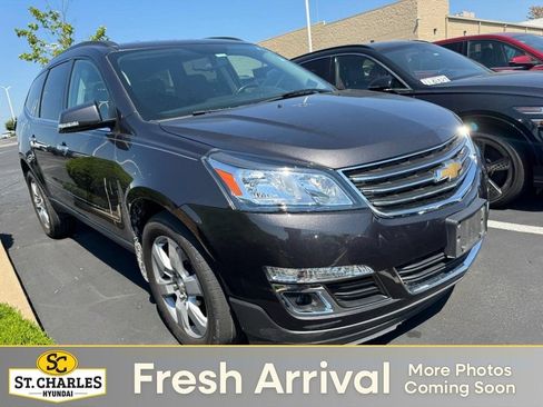 Used 2017 Chevrolet Traverse LT w/ Style and Technology Package FWD image 1