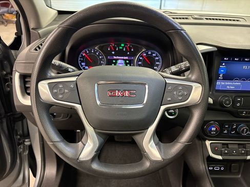 Used 2023 GMC Terrain SLE w/ Driver Convenience Package image 32
