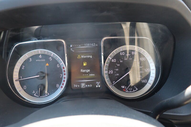 Used 2017 Nissan Titan SV AWD/4WD image 12