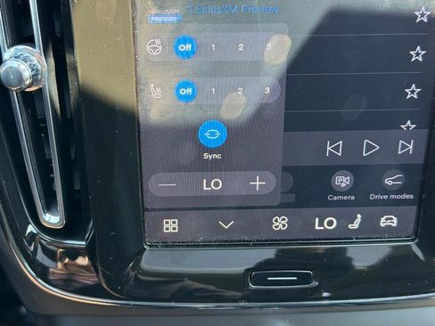 Certified 2025 Volvo XC40 B5 Plus AWD/4WD image 22