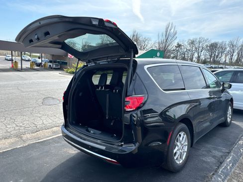 New 2026 Chrysler Pacifica Select image 17