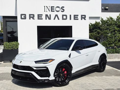 Used 2022 Lamborghini Urus AWD/4WD image 2