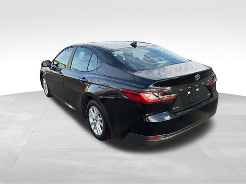 Used 2025 Toyota Camry LE image 3