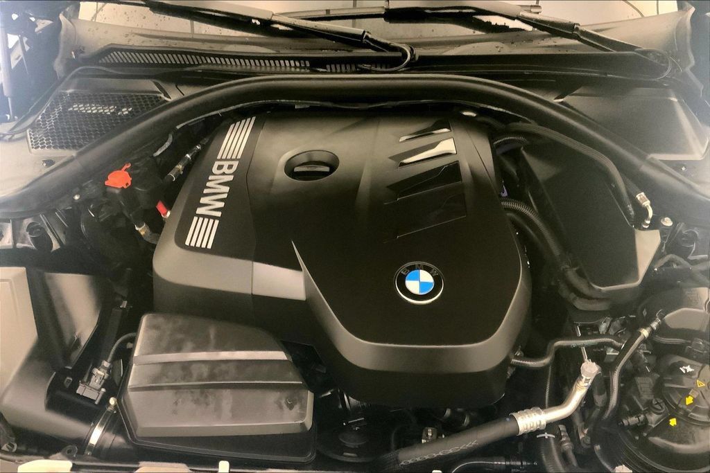 Certified 2025 BMW 330i xDrive Sedan w/ Premium Package AWD/4WD image 9