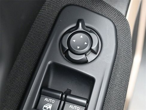 Used 2017 Jeep Renegade Latitude w/ Popular Equipment Group image 12