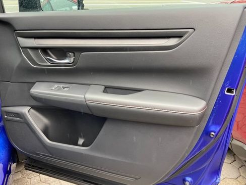 Used 2025 Honda CR-V Sport image 26