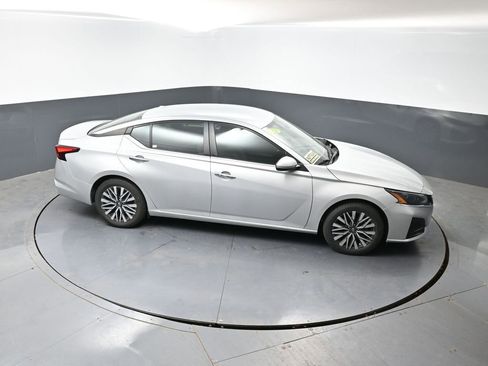 Used 2023 Nissan Altima 2.5 SV FWD image 36