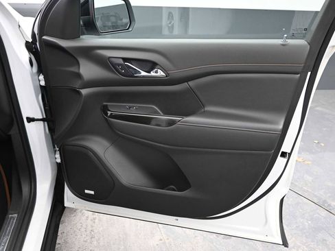 Used 2021 GMC Acadia AT4 image 19