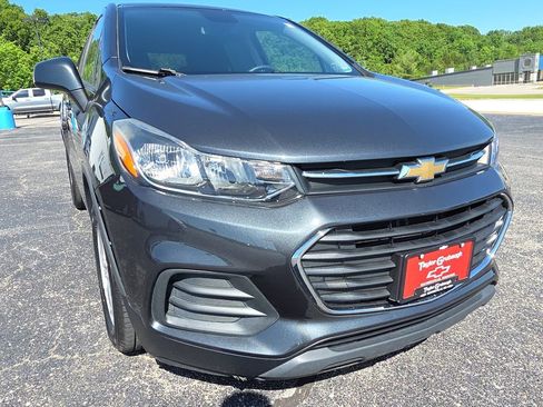 Used 2020 Chevrolet Trax LS w/ Tint and Cruise Package FWD image 11