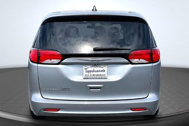 Used 2020 Chrysler Voyager L FWD image 4