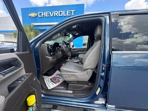 Used 2024 Chevrolet Silverado 2500 LTZ w/ LTZ Convenience Package AWD/4WD image 18