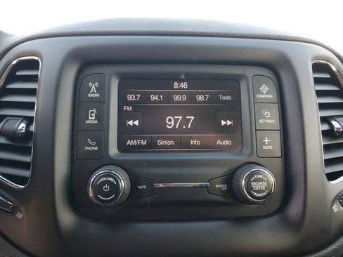 Used 2018 Jeep Compass Latitude image 23