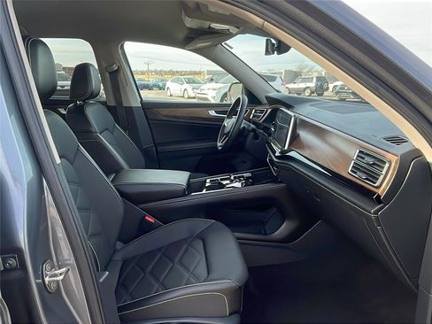 Used 2024 Volkswagen Atlas SE image 14